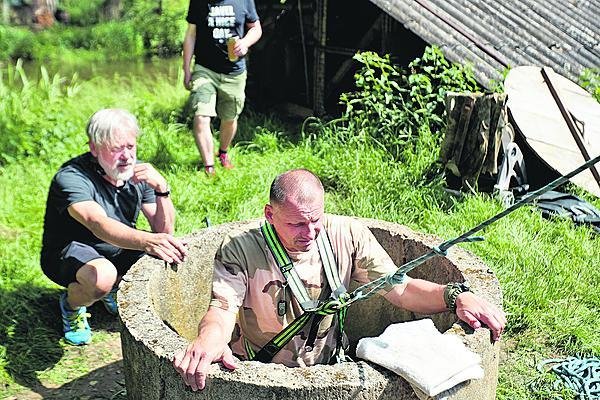 ...tak dobře, jdu tam, ale musíte mě pořádně držet, jo?