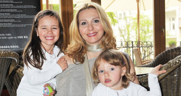 Ivana s dcerami Charlotte (5) a Nelly (3) 