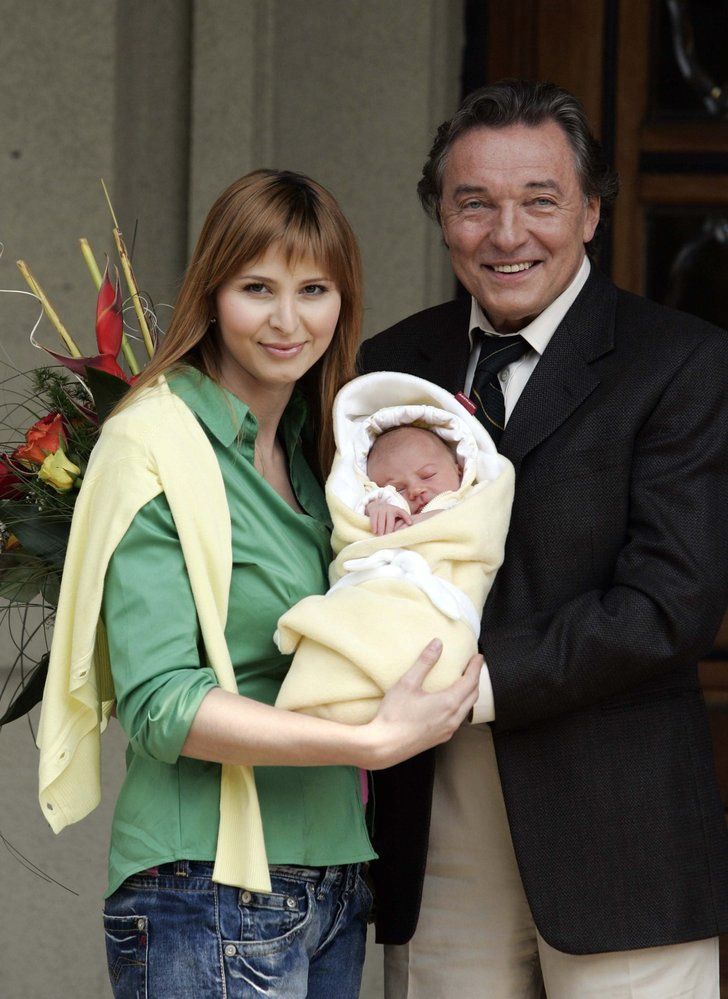 2006 - Karel Gott s chotí Ivanou Gottovou po narození dcerky Charlottky