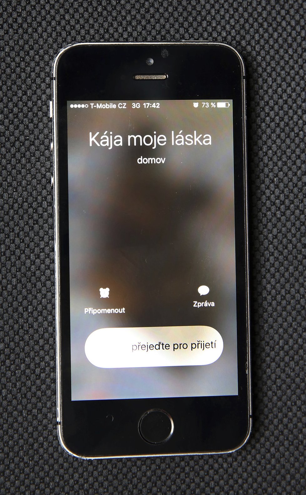 V telefonu má Ivana uloženého svého muže jako »Kája, moje láska«.