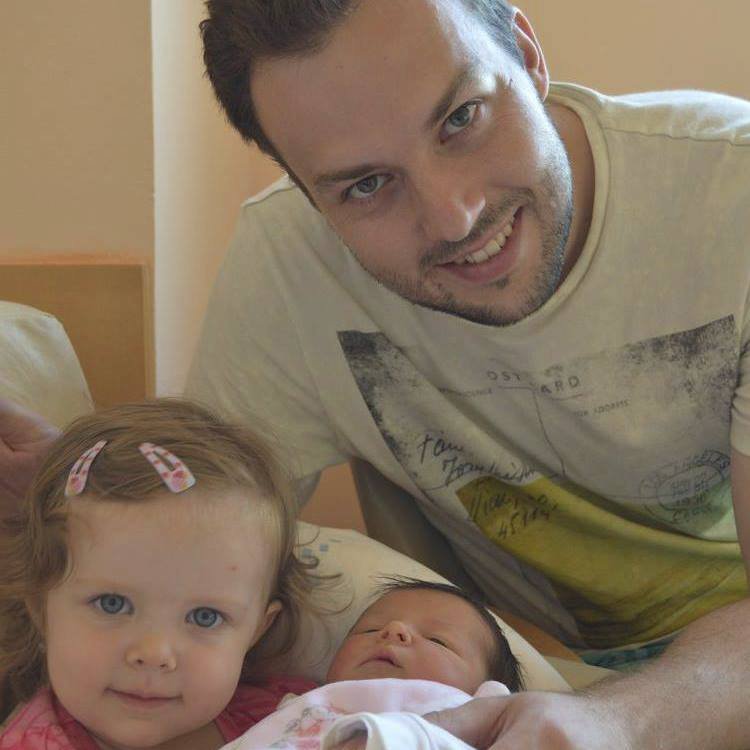 2014 - Ivanin bratr Pavel se svými dcerami.