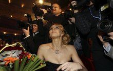 Ivana Gottová s diamanty na krku: A mě fotit nebudete?