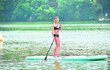 Jirešová miluje jízdu na paddleboardu.