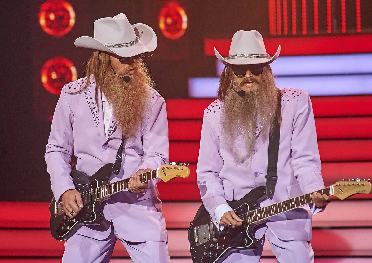 2. díl: Maskéři ji schovali pod vousy jako ZZ Top (vpravo).