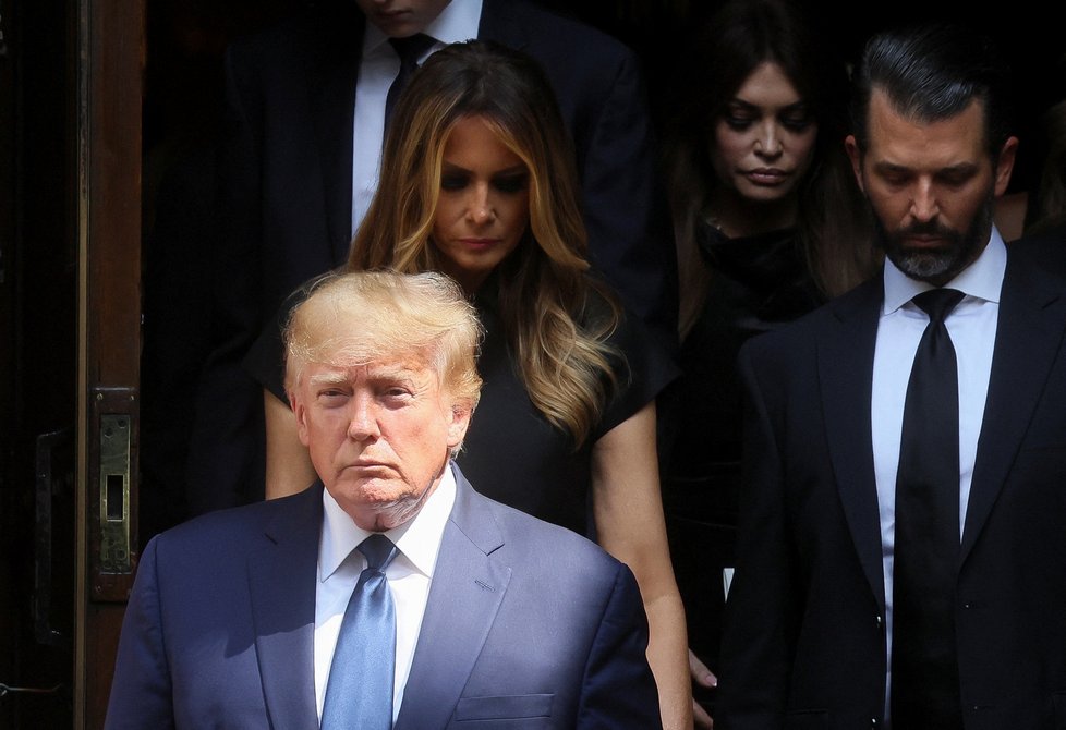 Pohřeb Ivany Trumpové - Donald Trump s Melanií