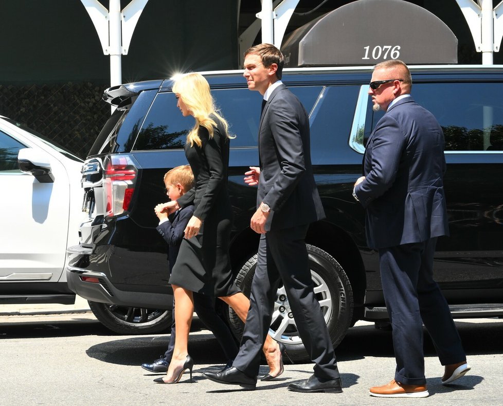Pohřeb Ivany Trumpové - Ivanka s rodinou