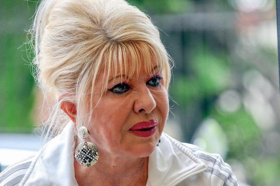 Ivana Trump tráví tradiční dovolenou v St. Tropez se svým italským hřebcem, exmanželem Rossanem Rubicondim