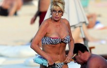 Ivana Trump v Karibiku: Neposlušné bikiny já mám!