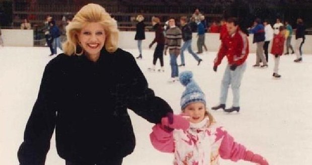 Ivanka Trump učila dceru Ivanku začátkem 90.let na ledních bruslích