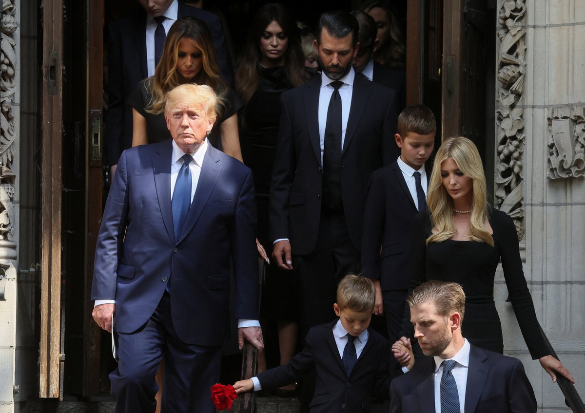 Pohřeb Ivany Trumpové - Donald Trump s rodinou