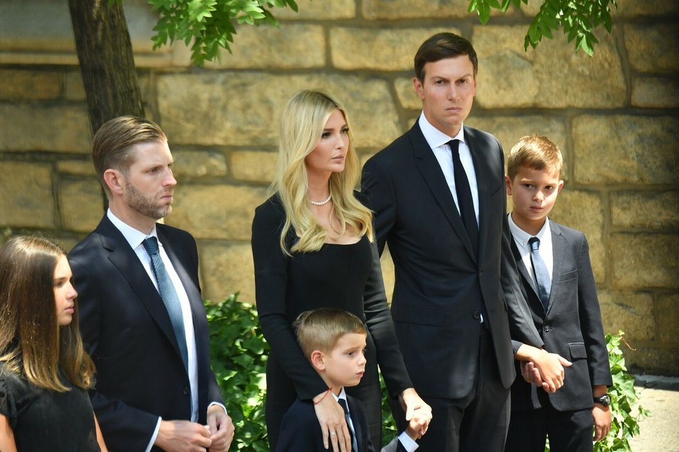 Pohřeb Ivany Trumpové - Ivanka s rodinou