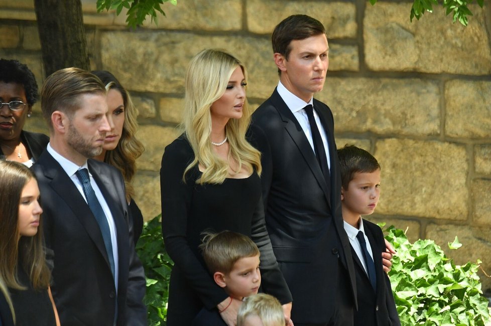 Pohřeb Ivany Trumpové - Ivanka s rodinou