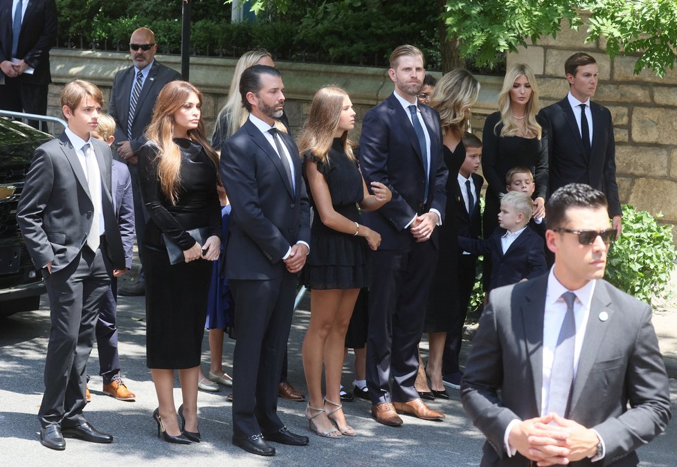 Pohřeb Ivany Trumpové - Donald Jr., Eric a Ivanka s partnery