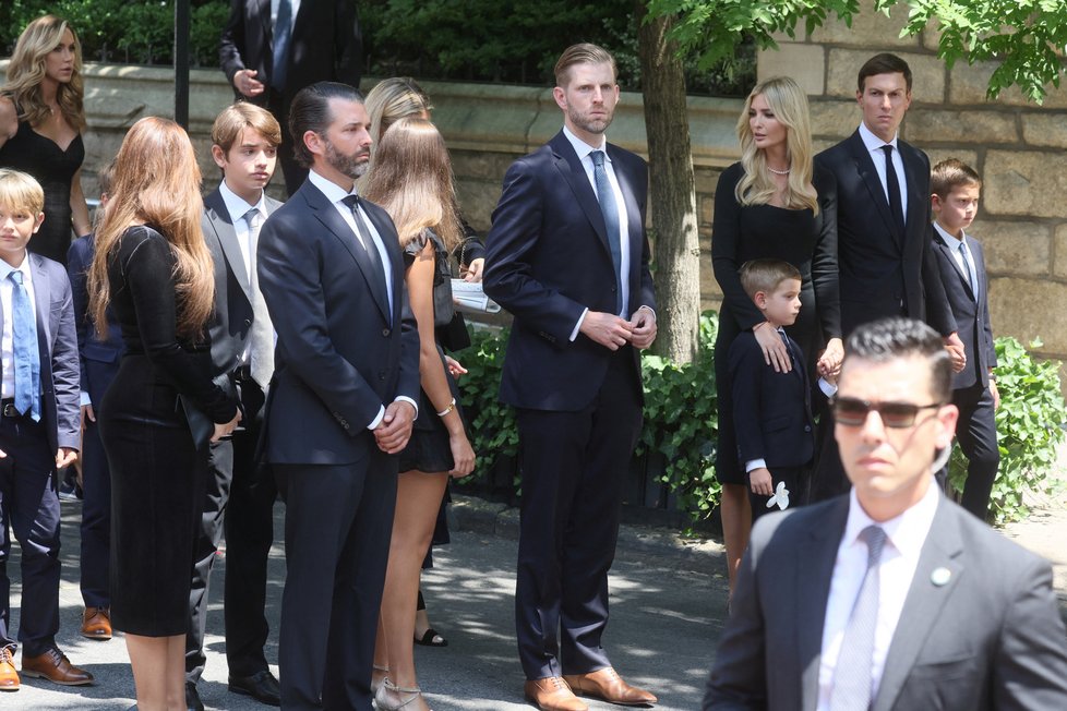 Pohřeb Ivany Trumpové - Donald Jr., Eric a Ivanka s partnery