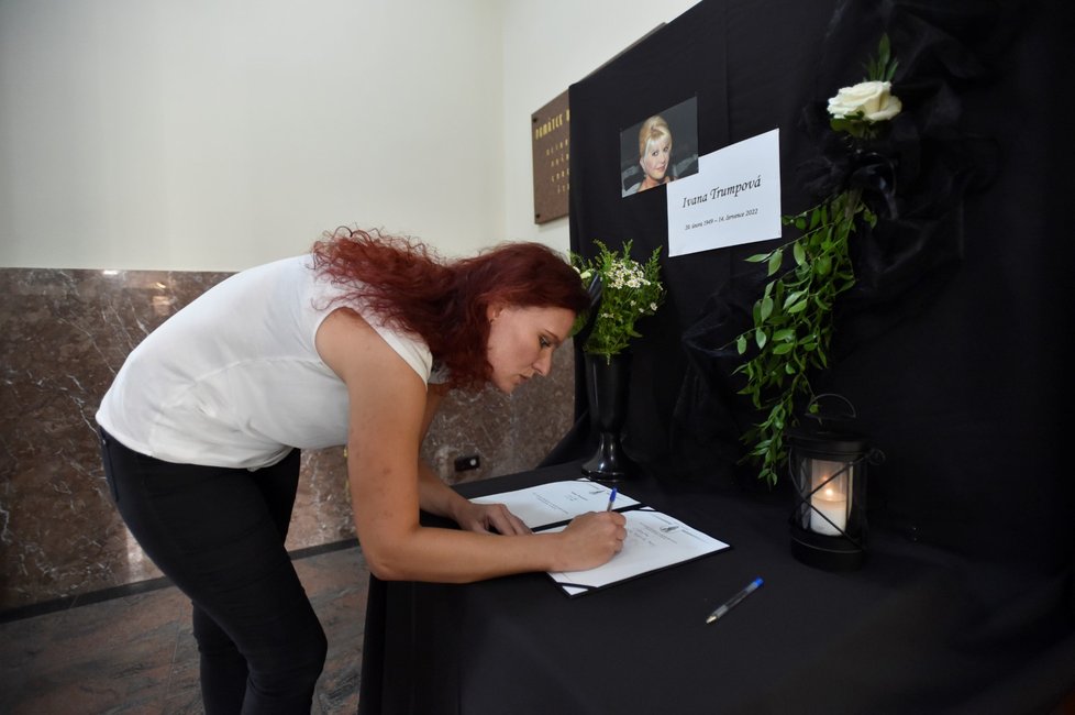 Pietní místo na památku Trumpové vzniklo i na magistrátu města Zlín.