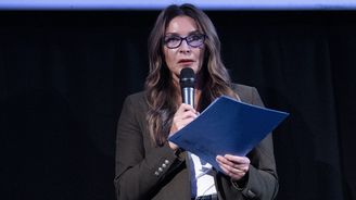 Chce být Ivana Tykač prezidentkou sebevědomých občanů, nebo pasačkou chrochtajících vepříků? Chce být Ivana Tykač prezidentkou sebevědomých občanů, nebo pasačkou chrochtajících vepříků?