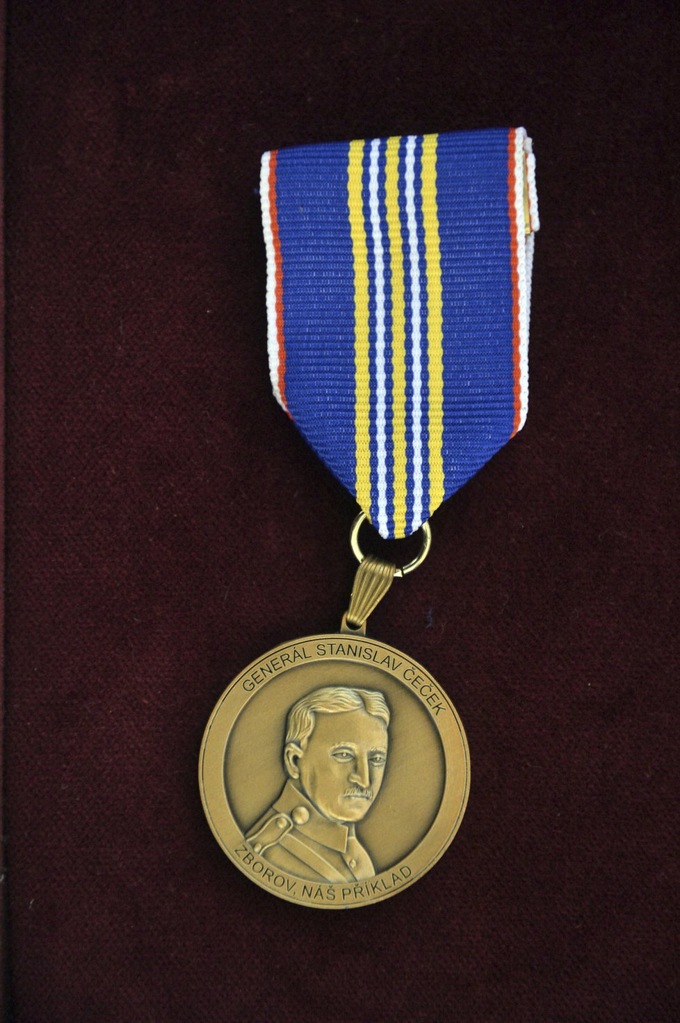 Ivana Zemanová obdržela na Hradě Medaili generála Stanislava Čečka.
