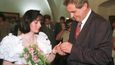 1993: Miloš a Ivana si řekli své ano 2. července na Novoměstské radnici