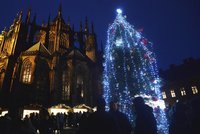 Adventní nápor na Pražském Hradě: Turistů je o pětinu více!