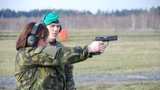 Ivana Zemanová už má revolver. Prezident vyzval Čechy ke zbrojení proti teroru