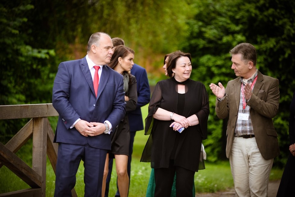 Ivana Zemanová v červnu 2020 navštívila Náchod, přivítal ji starosta Jan Birke, poslanec ČSSD (vlevo)