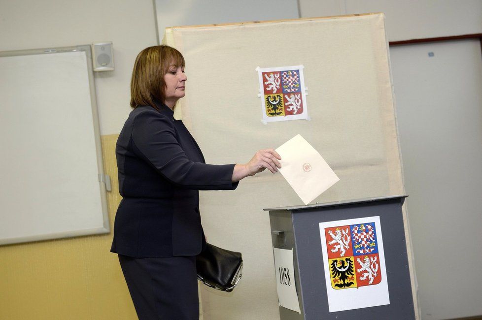 Také Ivana Zemanová má již v předčasných volbách splněnou svou občanskou povinnost.