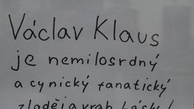 Podobné nápisy jsou kvalifikovány jen jako přestupek...