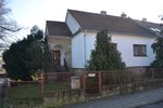 Dům v Ivančicích, v Hornické ulici, kde se odehrála vražda seniora (+90).
