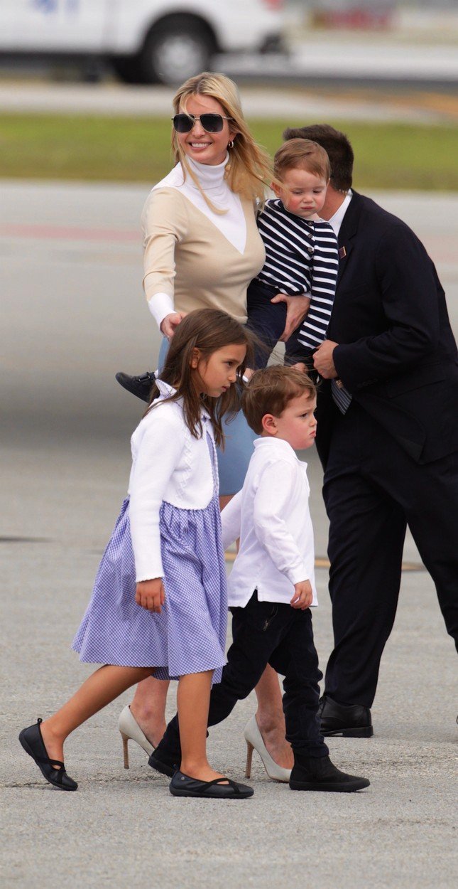 Přiletěla jen s dětmi, bez manžela Jareda Kushnera.