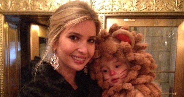 Na Halloween oblékla Ivanka Trump svou dcerku Arabellu do lvího kožíšku