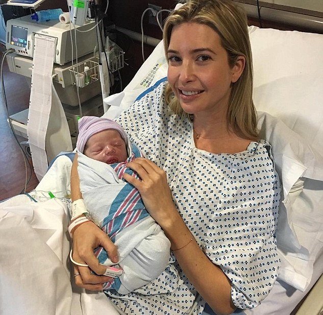 Ivanka Trump se svým třetím potomkem, který dostal jméno Theodore James.