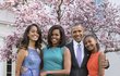 Barack Obama (55) s manželkou Michelle (52) a dcerami Malií (18) a Sashou (15).