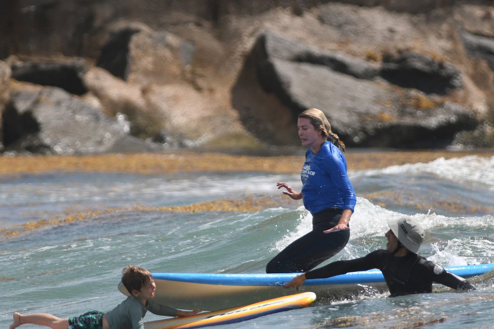 Ivanka Trumpová se s dětmi minulý rok učila i surfovat.