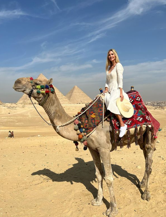 Ivanka vyměnila politiku za exotiku: Trumpová vyrazila s rodinou na pyramidy do Egypta.