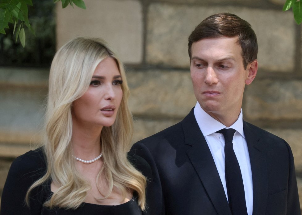 Ivanka Trumpová a její manžel Jared Kushner na pohřbu Ivany Trumpové