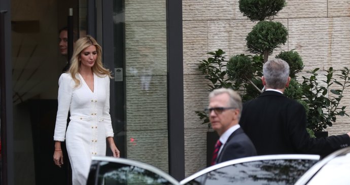 ONLINE: Poslední vyznamenání Miloše Zemana. Ivanka Trumpová míří na soukromou audienci