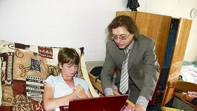 IT administrátor firmy Grünenthal Czech Ivance předává a vysvětluje vše okolo notebooku