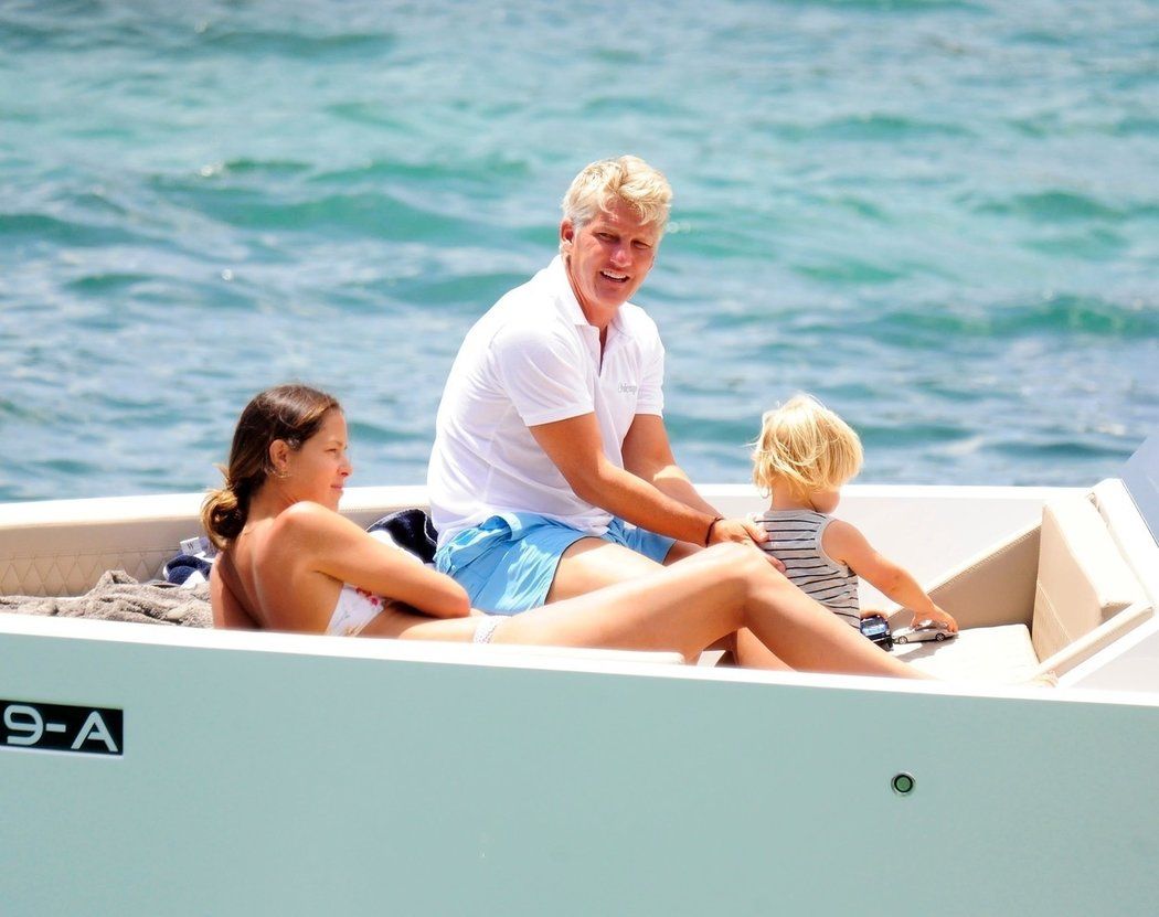 Spokojená rodinka. Ana Ivanovičová s Bastianem Schweinsteigerem a jejich starším synem Lukou