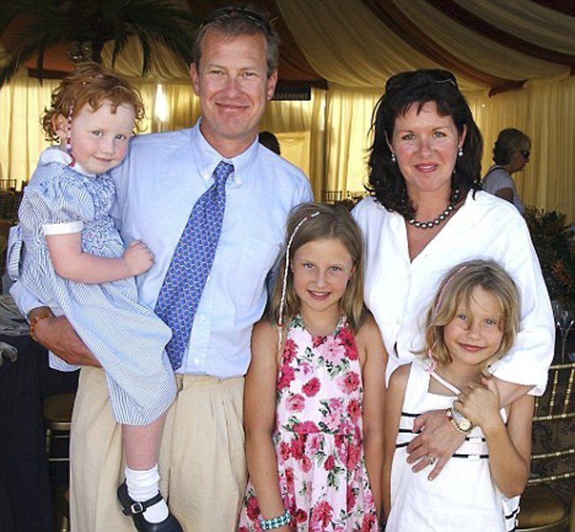 Britský lord Ivar Mountbatten s bývalou manželkou Penelopë a dcerkami.
