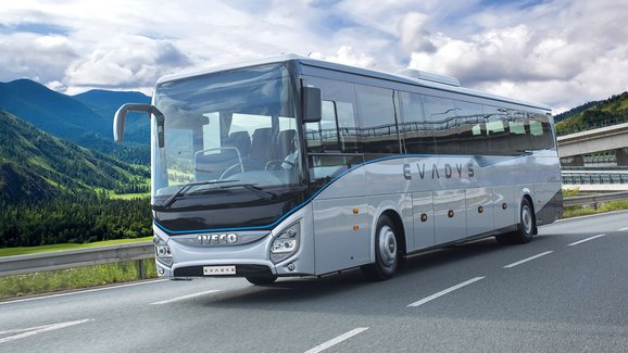 Zájezdové autobusy Iveco: Evadys a Magelys