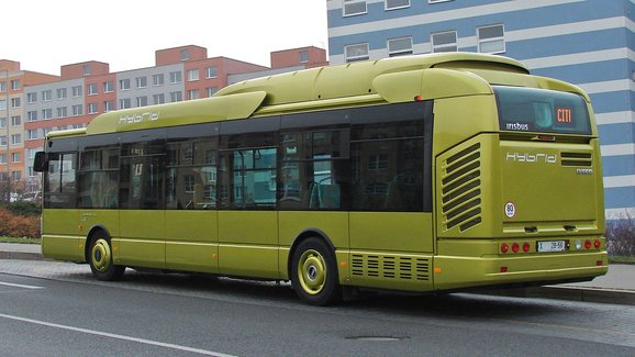 Hybridní autobusy expandují. Testují je v Praze i Pardubicích, v Plzni nezaujaly