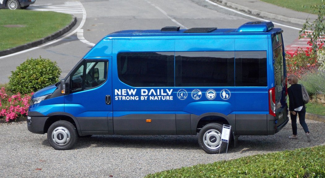 Minibus Daily dostupný ve čtyřech verzích Line, Tourys, Citys a Pop stojí na 6,1tunovém podvozku
