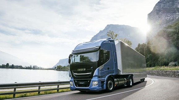 Iveco Stralis NP 460 rozšiřuje nabídku vozidel na stlačený i kapalný zemní plyn 