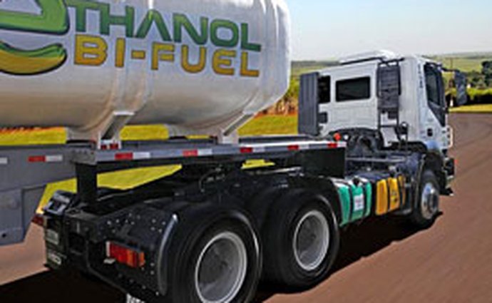 Iveco Trakker Bi-Fuel: Tahač na etanol a naftu