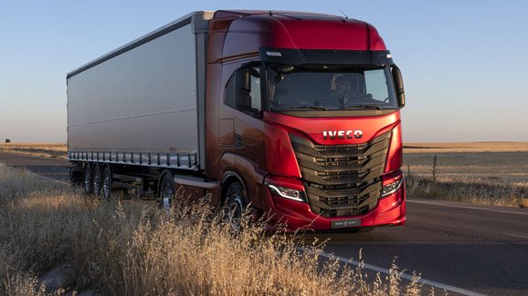 Iveco představuje svou novou vlajkovou loď v podobě modelu S-WAY