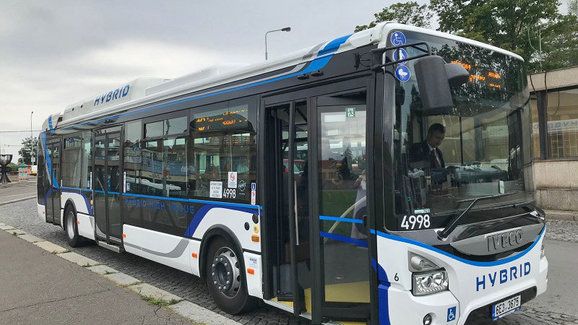 Praha testuje hybridní autobus Iveco Urbanway Hybrid 12 m High Value