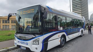 Praha zkouší hybridní autobusy. Chce spočítat, zda se ekonomicky vyplatí