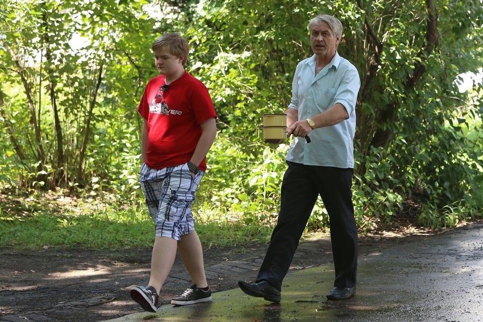 Zatímco Rychtář pokřikoval na novináře, Artur nevydal ani hlásku