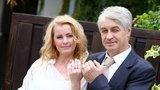 Iveta Bartošová se včera vdala za Josefa Rychtáře: Svatba v teniskách!