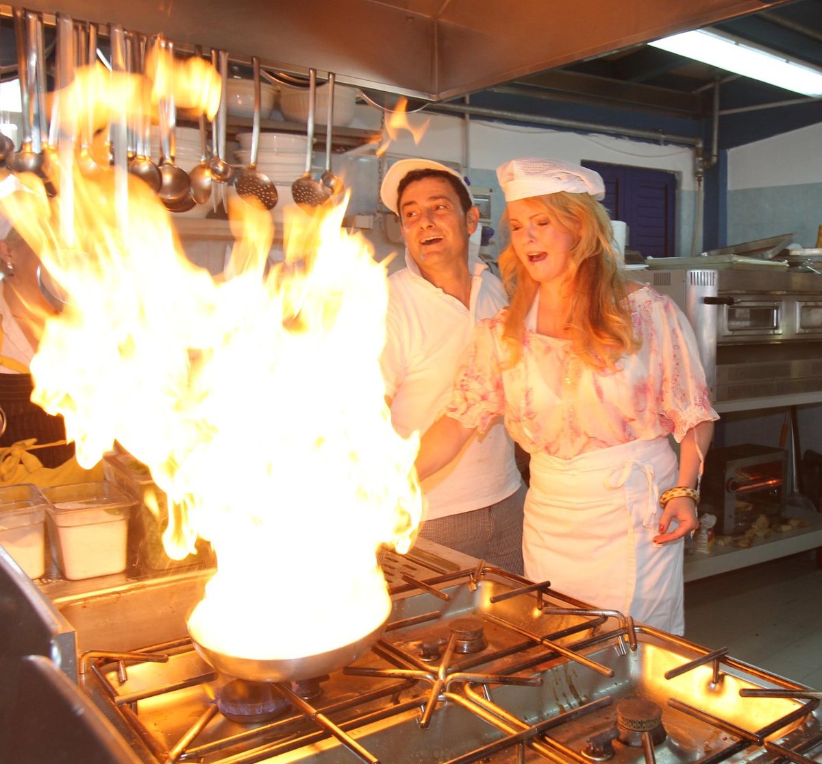 V Domenikově restauraci si Iveta vyzkoušela flambování.